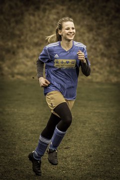 Bild 3876 - B-Juniorinnen Tus Tensfeld - TSV Gnutz o.W. : Ergebnis: 1:3
